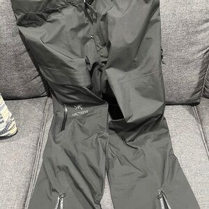 Arc’teryx Beta AR pants medium-short